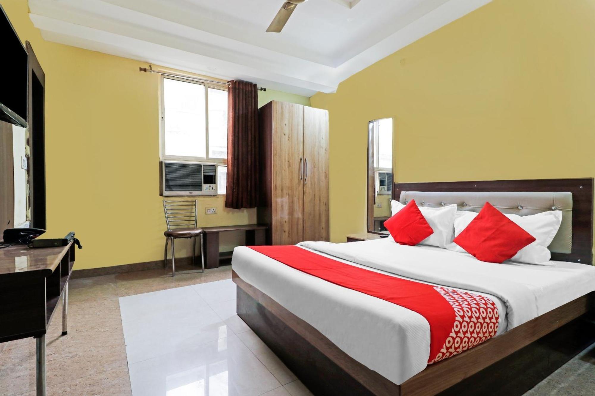 Capital O Royal Inn Near Laskar Gwalijar Zewnętrze zdjęcie