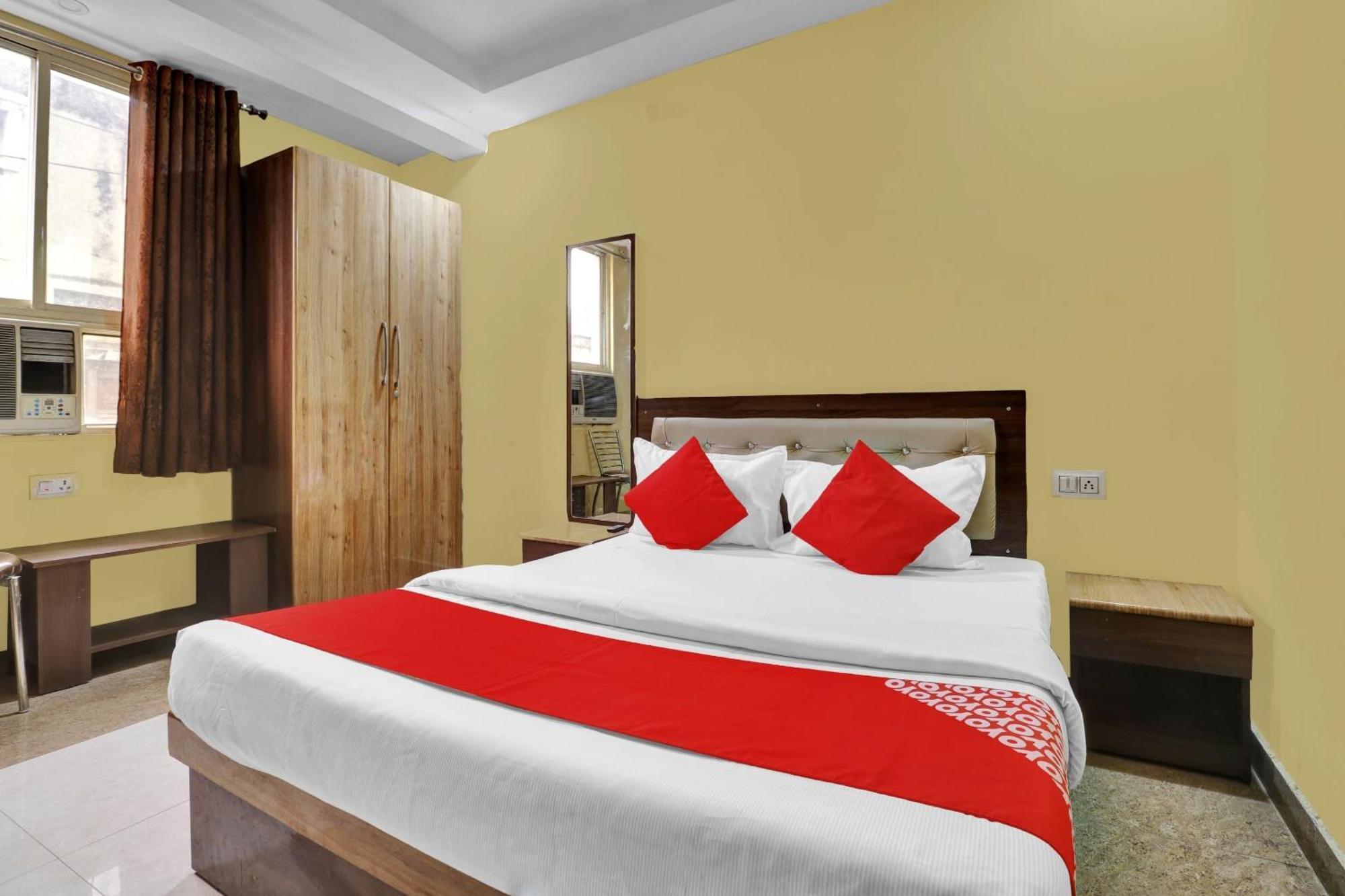 Capital O Royal Inn Near Laskar Gwalijar Zewnętrze zdjęcie