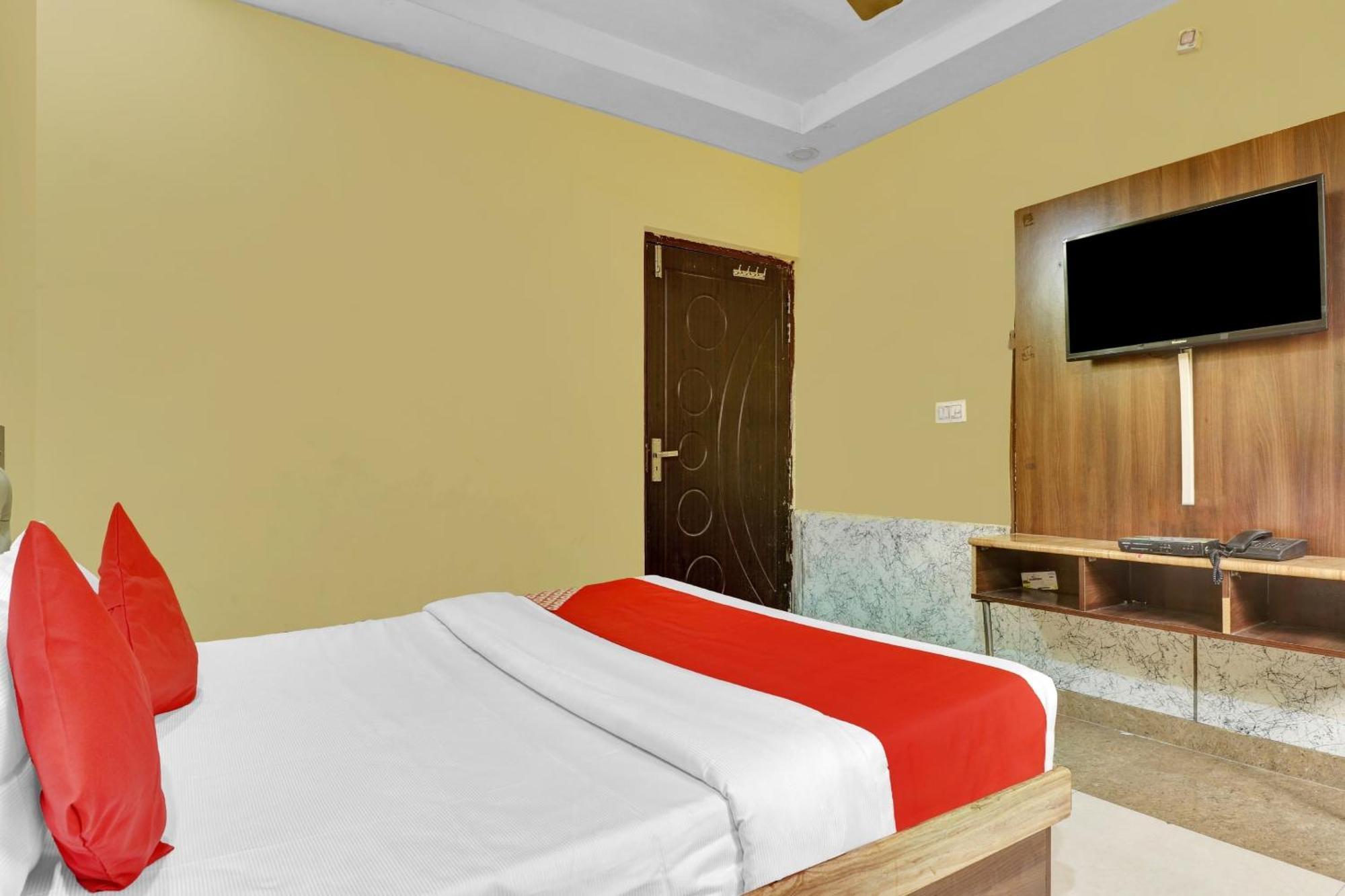 Capital O Royal Inn Near Laskar Gwalijar Zewnętrze zdjęcie