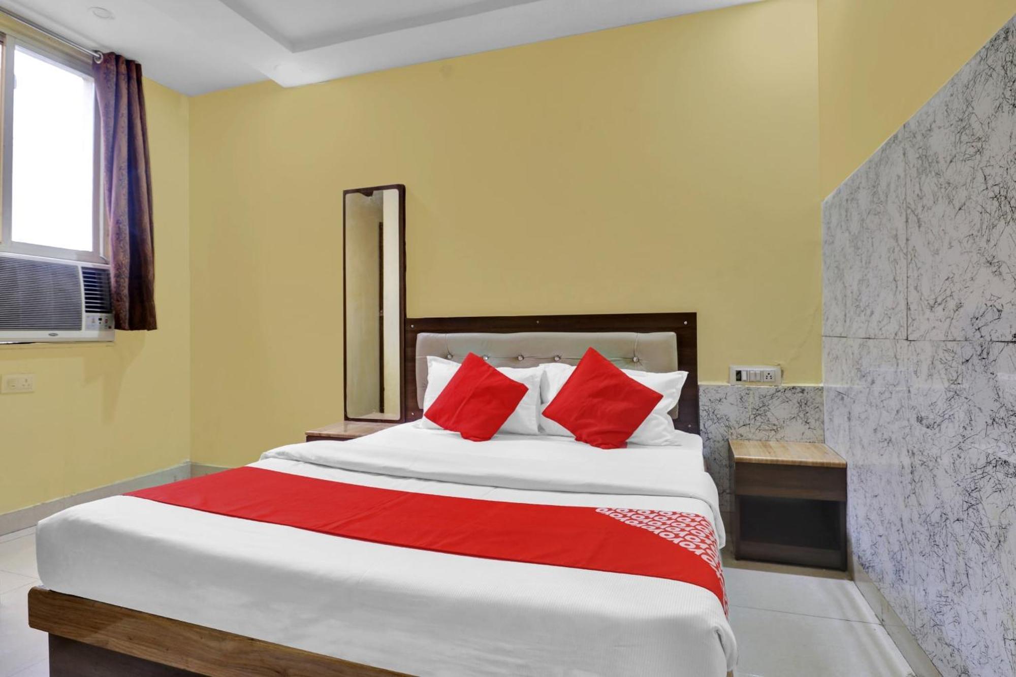 Capital O Royal Inn Near Laskar Gwalijar Zewnętrze zdjęcie